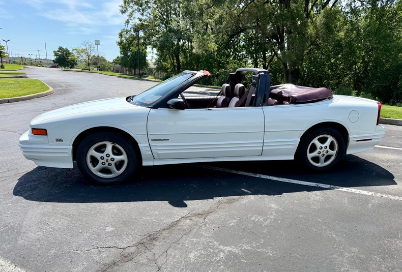 oldsmobile cutlass supreme 1993 1G3WT34X2PD346595 image oldsmobile cutlass supreme 1993 1G3WT34X2PD346595 image